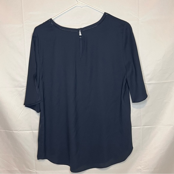 Ann Taylor, Modest, Light Weight, Quarter Sleeve Blouse, Size Medium - Picture 4 of 10